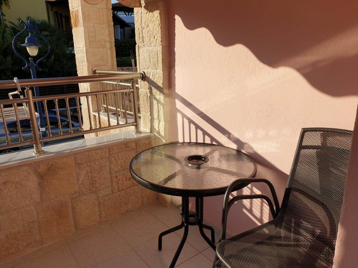 Fouli House Aparthotel Pefkochori Exteriör bild